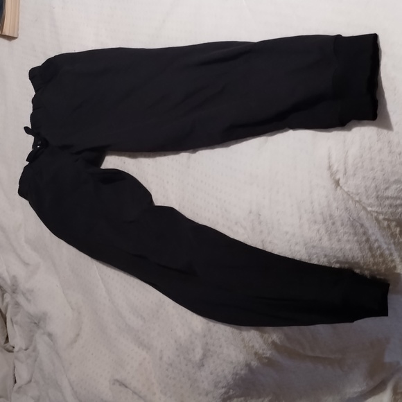 Lululemon black cuffed joggers - Picture 9 of 9